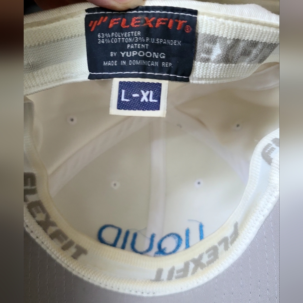 FlexFit Liquid Pool Lounge Aria Las Vegas collectable RARE white Cap szXL - Picture 5 of 5